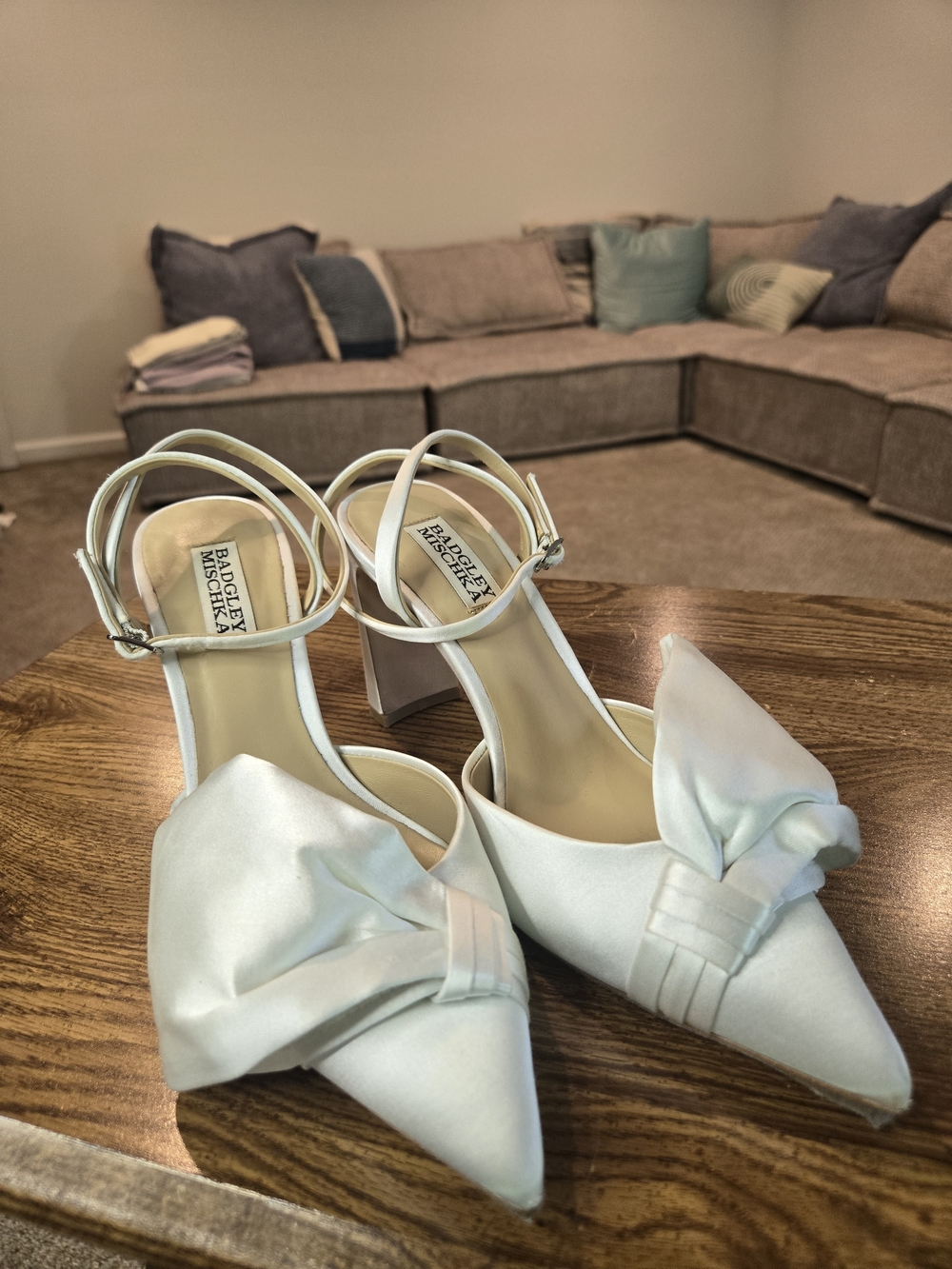 Badgley Mischka White Satin Pointed-Toe Bow Block Heel Sandals